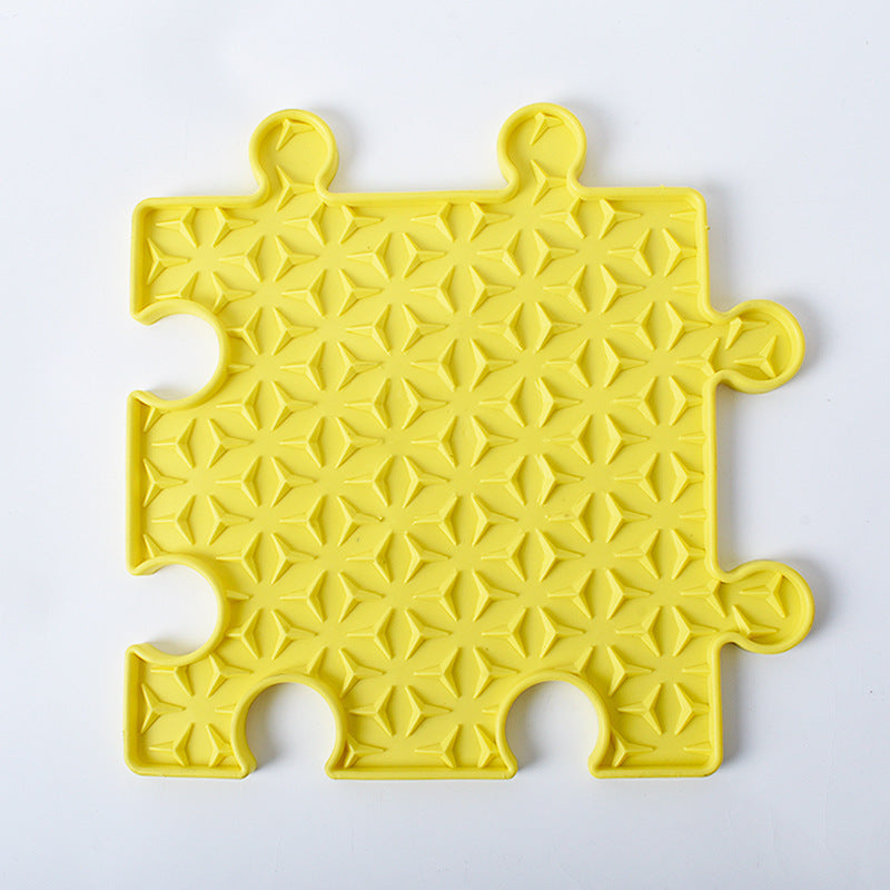 Calm & Playful Pet Lick Mat for Easy Treats